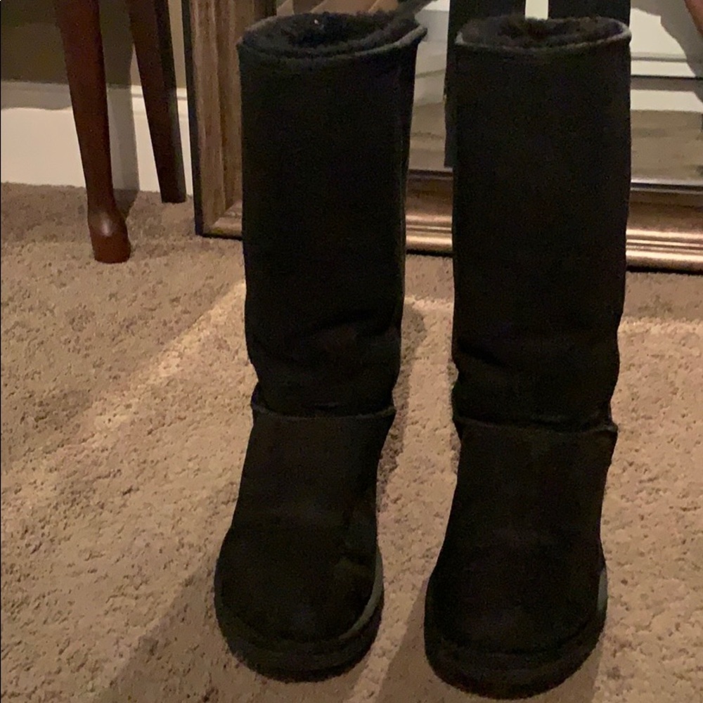 Tap black Ugg boots